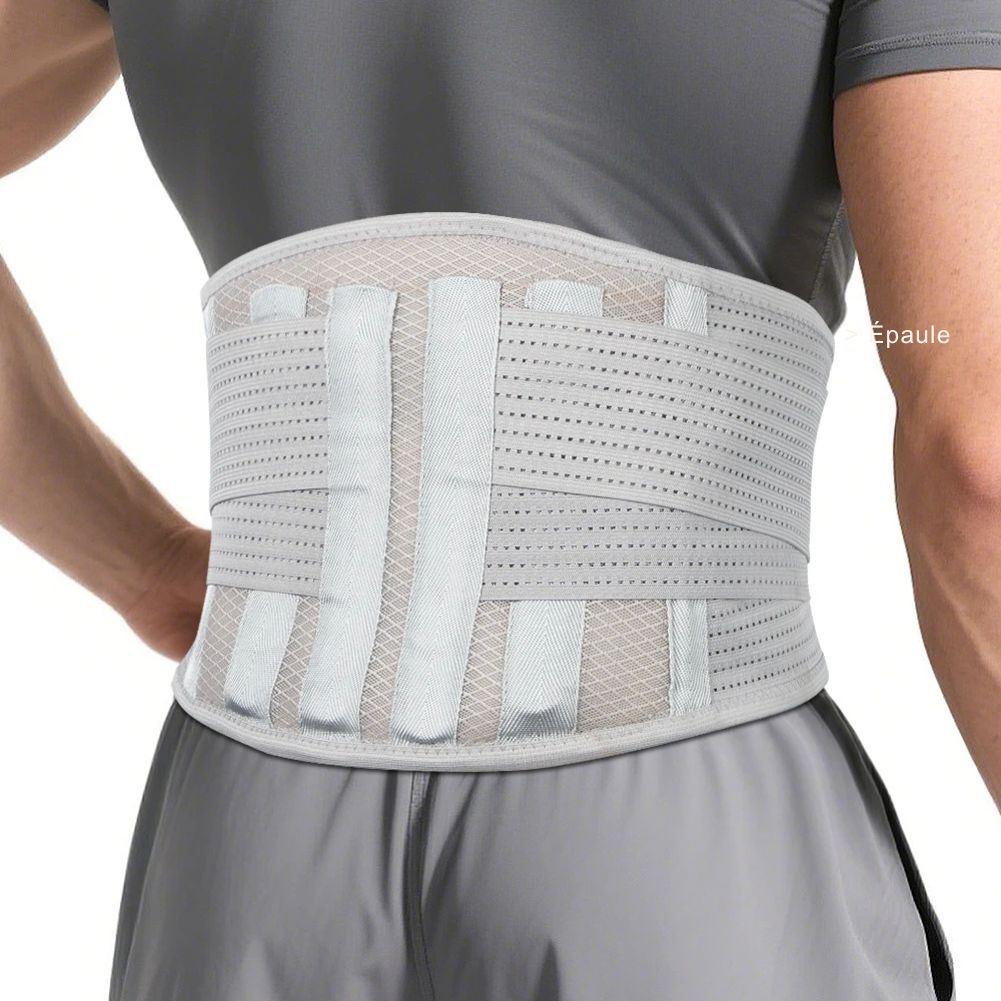 Homme portant Ceinture-lombaire-grise pour soutenir son dos lors de ses activités