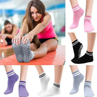 Chaussettes-yoga-femme-pratique-en-salle