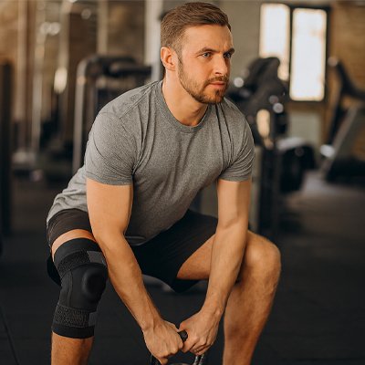 Genouillère sport réglable soulageant la douleur du genou liée à une tendinite ou déchirure du ménisque.