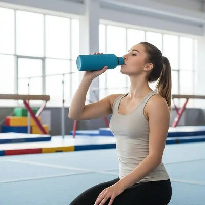 gourde isotherme utiliser par une femme