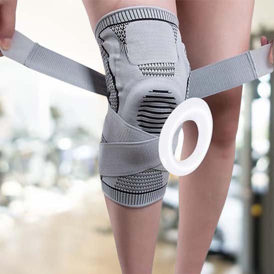 Orthèse de genou renforcée pour prévenir les blessures chez les sportifs.