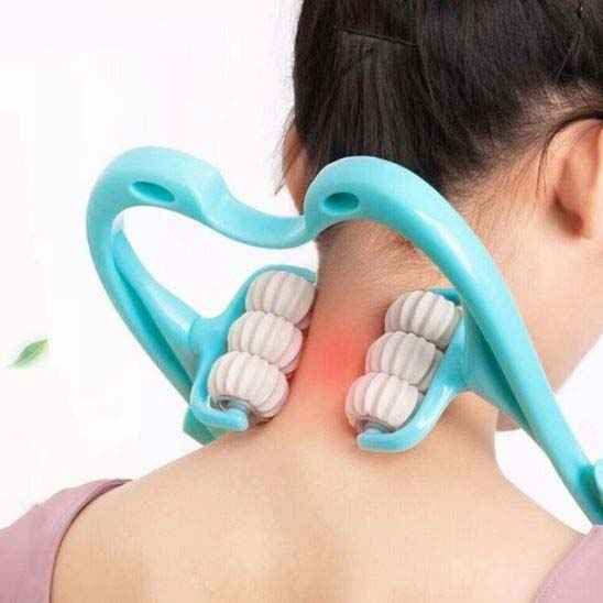 ROULI™ rouleau massage cervicales en action sur nuque d&