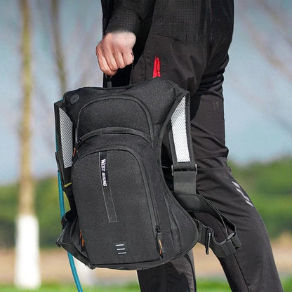 Sac isothermique pour sports outdoor utilisé lors d’une randonnée pour prévenir la déshydratation.